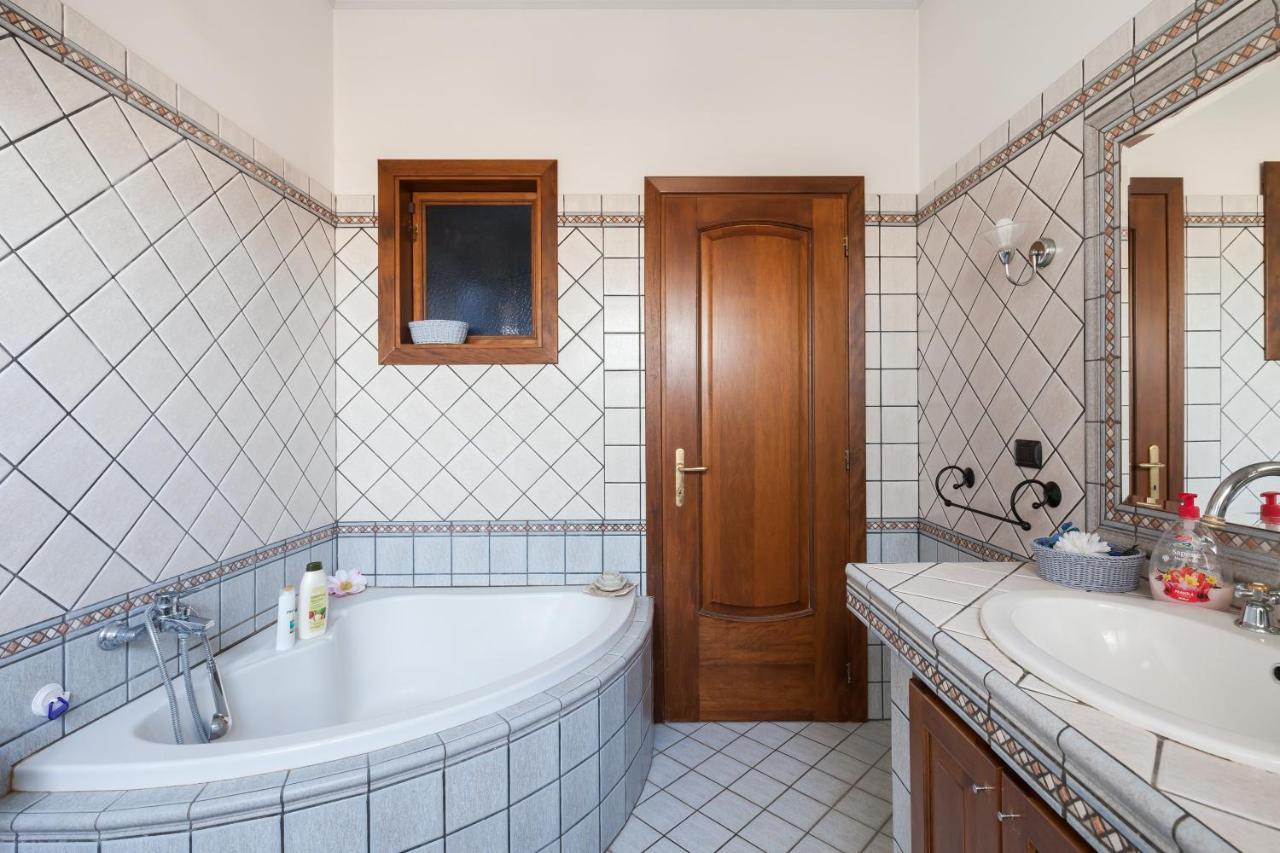 Casa Vacanze Giramondo フィウミチーノ エクステリア 写真